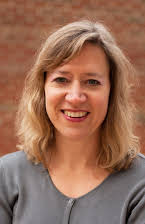 Katy Chevigny som Director