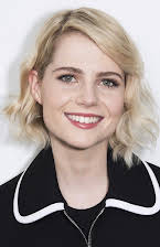 Lucy Boynton como 
