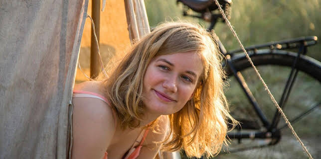 15:30: Seaside Hotel (S07/E03) | One | 2/10 2026