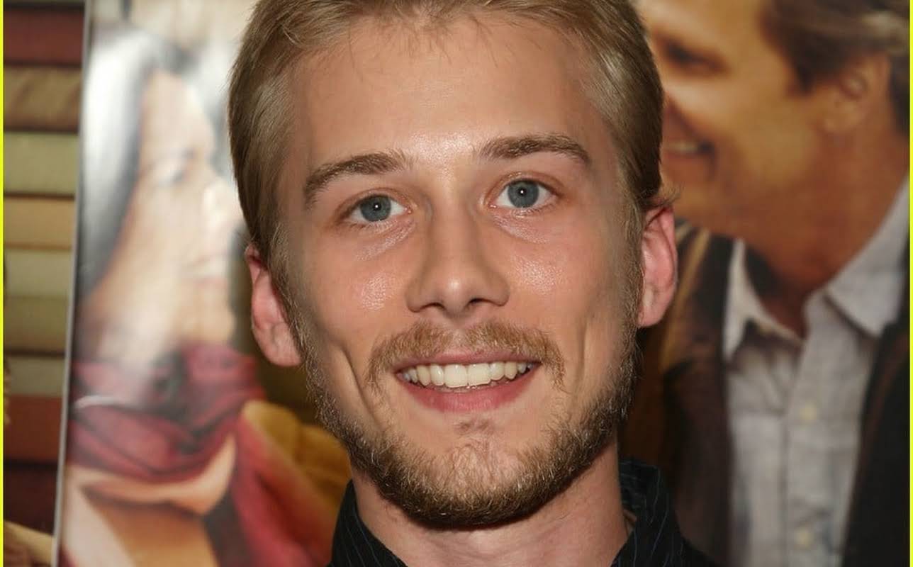 Lou Taylor Pucci