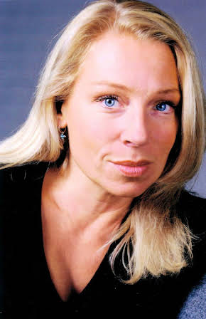 Katarina Ewerlöf as 