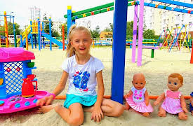 Super Polina Play: Polina Plays In the Sand!