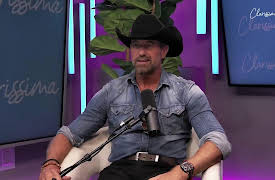 Claríssima season-1: Gabriel Soto pone sus reglas en el amor