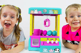 Gaby and Alex: Toy Battle With Gaby and Alex!