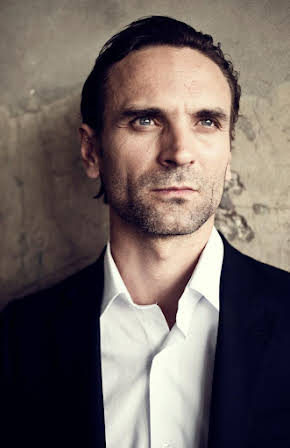 Arben Bajraktaraj as 