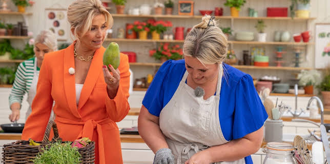 12:05: Bakemesterskapet Sverige: Tynnbrødsruller | NRK 1 | 1/25 2026