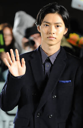 Kento Yamazaki as 