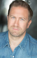 Phill Langhorne als Uniformed officer