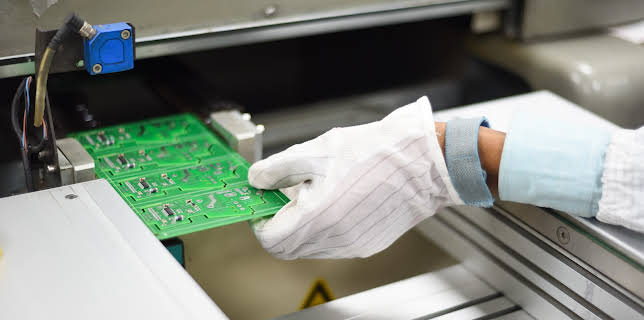 20:35: How It's Made (S19 E13) (S19) | Discovery Science | 12/15 2025