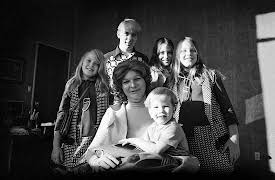 The Lady and the Dale, Season 1: Caveat Emptor: Buyer Beware