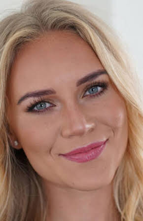 Thalia Pitzner as Storesøster