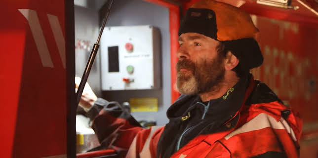 11:00 PM: Ice Road Rescue | Nat Geo Wild | 11/20 2025