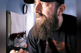 Johnny Houser VS: A Quiet Day at the Axe House