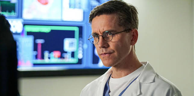 6:00 PM: NCIS (S16 E18) (S16) | 5 USA | 12/3 2025