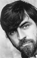 Alan Bates como 