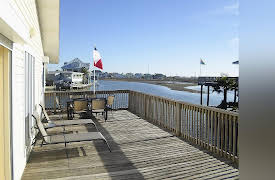 Beachfront Bargain Hunt: Renovation, Season 1: Going Big in Galveston