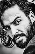 Assaad Bouab som Qamar Maloof