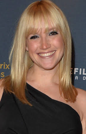 Stephanie Anne Mills as 