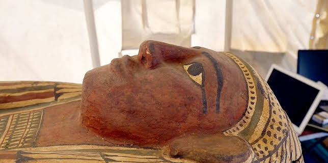 2:00 AM: Tomb Hunters: Amazing Discoveries (S1 E2) (S1) | 5 Select | 12/14 2025