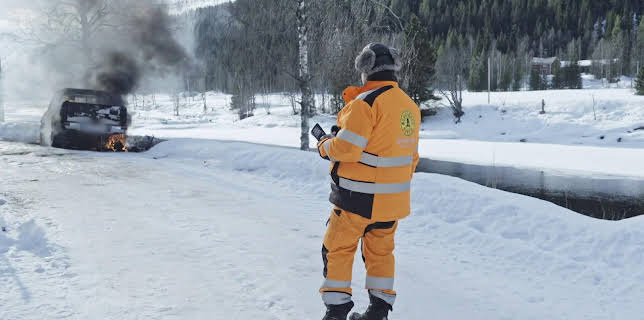 18:00: Frusna vägar (S10 E8) (S10) | TV3 | 11/12 2025