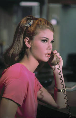 Wende Wagner as Tina