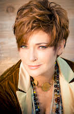 Carolyn Hennesy som 