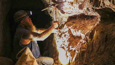 08:15: Outback Opal Hunters (S6 E1) (S6) | Discovery Channel | 2/17 2026