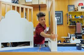 Cristiana Felgueiras: This Old House Makers Channel: A Crib That Converts to a Toddler's Bed