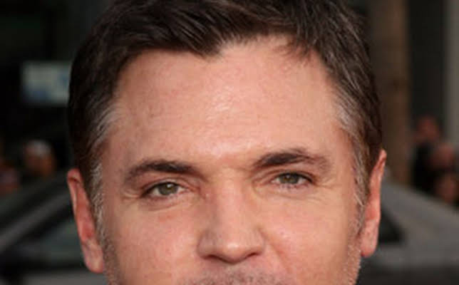 Nicholas Lea