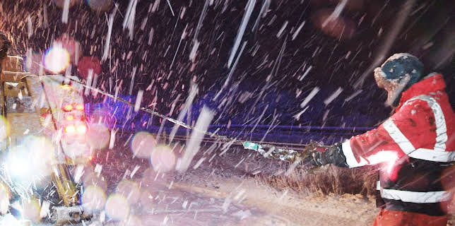 1:15 PM: Extreme Winter Road Rescue (S1 E3) (S1) | Paramount | 11/16 2025