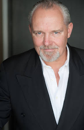 Jake T. Roberts as Officer Coulson