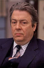 Roger Allam som 