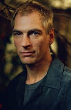 Julian Sands como 