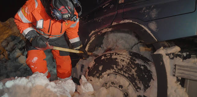 16:00: Ice Road Rescue (S10 E7) (S10) | National Geographic | 11/30 2025