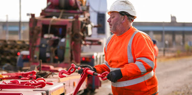 10:15 AM: Trucking Heavy (S3 E10) (S3) | Paramount | 12/21 2025