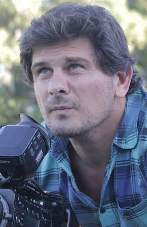 Luis Ara as Producer