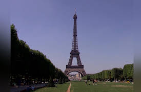 Laura McKenzie's Traveler: Paris