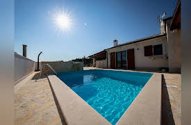 Mediterranean Life, Season 1: Island Retreat in Croatia