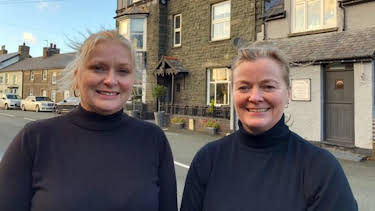 1:30 PM: Four in a Bed | Channel 4 | 3/28 2026