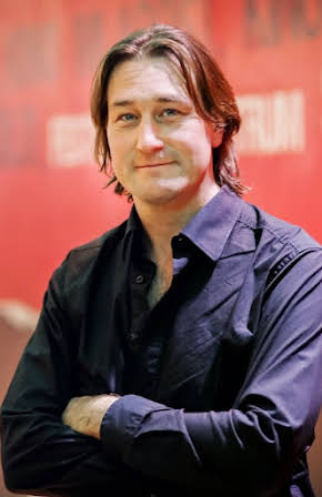 Hisko Hulsing as Director