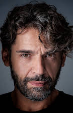 Oscar Foronda as Policeman