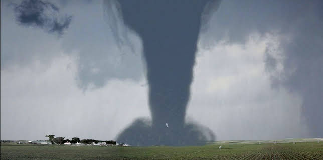 9:00 PM: World's Deadliest Weather: Caught on Camera | Paramount | 11/12 2025