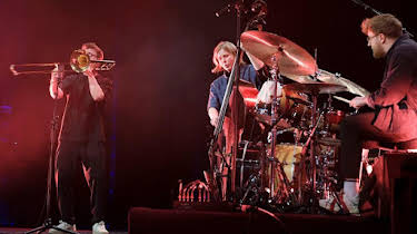 21:45: Trio Renner | ARD Alpha | 5/10 2026