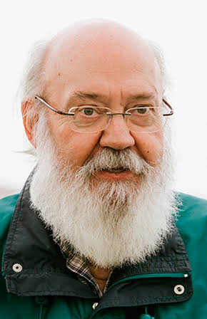 José Luis Cuerda as Director