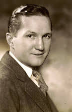 Tom Powers como Sloan