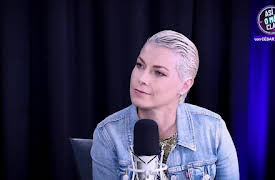 Así o más claro con el Dr. César Lozano season-1: ¿Qué significa ser feliz?, con Valentina Lujan