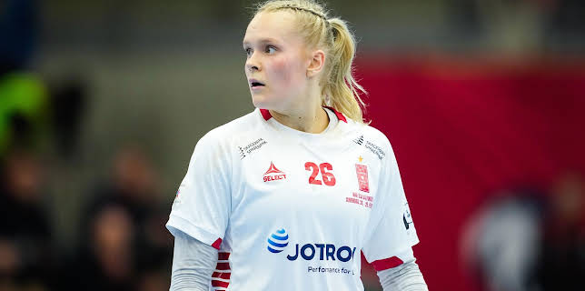 23:00: REMA 1000-ligaen, kvinner: Molde - Larvik | TV 2 Sport 2 | 11/8 2025