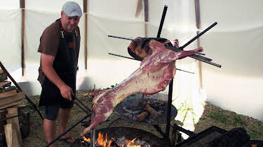 11:50: Asado - Feuer Fleisch und Natur. Archaisch Grillen im Mühlviertel | 3SAT | 7/9 2026