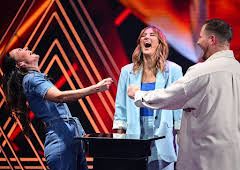 Wir gegen die! Die Kebekus Geschwister Show