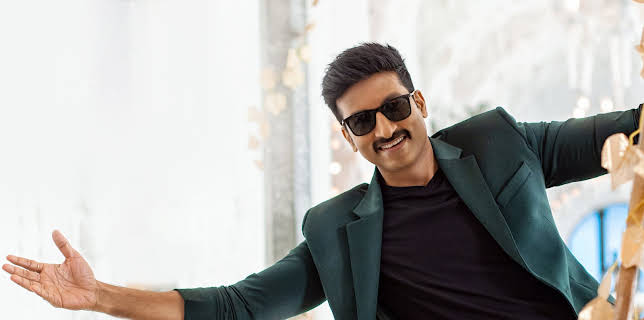 Pakka Commercial (2022)